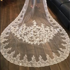 Cathedral ivory wedding veil  with comb 2 tier NEW